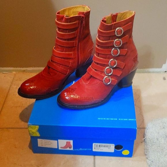 John Fluevog Shoes - BRAND NEW JOHN FLUEVOG EAST END COLLECTION BOOTS